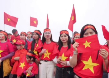 LỄ THƯỢNG CỜ TRÊN ĐỈNH FANSIPAN - KỶ NIỆM 50 NĂM GIẢI PHÓNG MIỀN NAM - THỐNG NHẤT ĐẤT NƯỚC