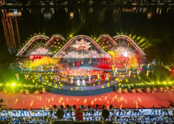 [DIFF2025] Đất nước lời ru | Tùng Dương - Ca nương Kiều Anh - Lễ hội Pháo hoa Quốc tế Đà Nẵng 2025