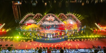 [DIFF2025] Đất nước lời ru | Tùng Dương - Ca nương Kiều Anh - Lễ hội Pháo hoa Quốc tế Đà Nẵng 2025