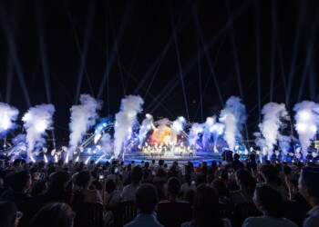 [DIFF2025]  Fly me to the moon | Tùng Dương | Lễ hội pháo hoa Quốc tế Đà Nẵng 2025